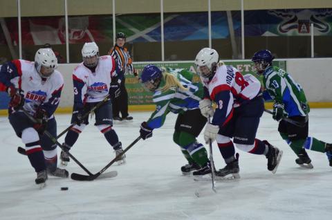 Ухтинские хоккеистки одержали шестую подряд победу в чемпионате